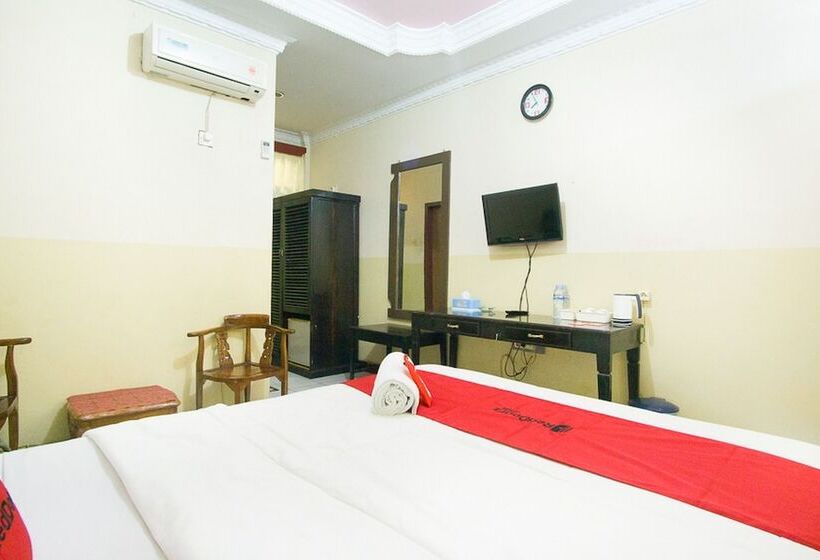 בית מלון כפרי Reddoorz Plus Near Pelabuhan Bitung