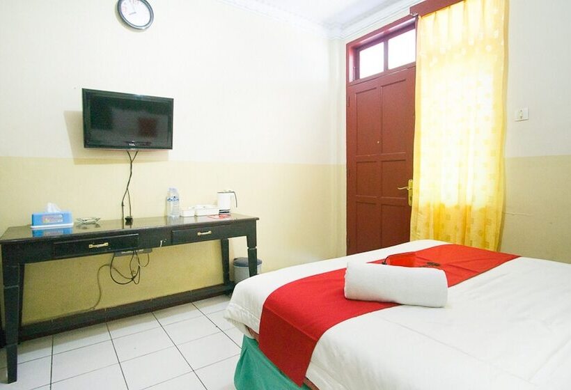 בית מלון כפרי Reddoorz Plus Near Pelabuhan Bitung