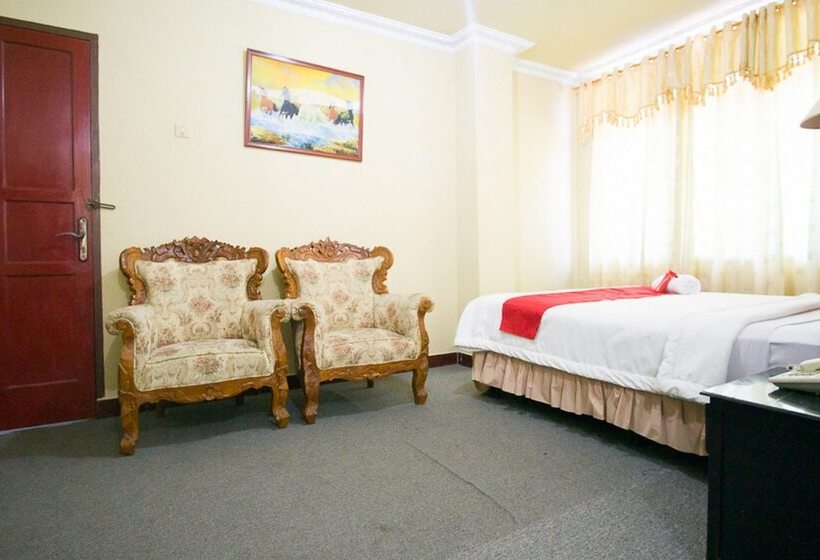 בית מלון כפרי Reddoorz Plus Near Pelabuhan Bitung