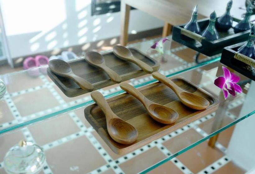 ホテル Rnana Grand