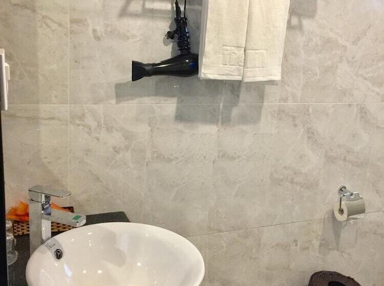 هتل The Hill Resort