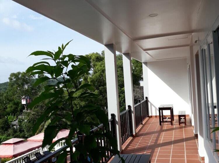 هتل The Hill Resort