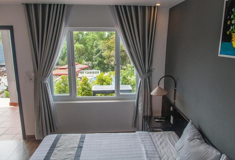 هتل The Hill Resort