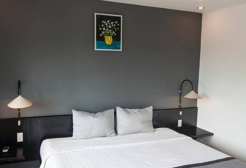 هتل The Hill Resort