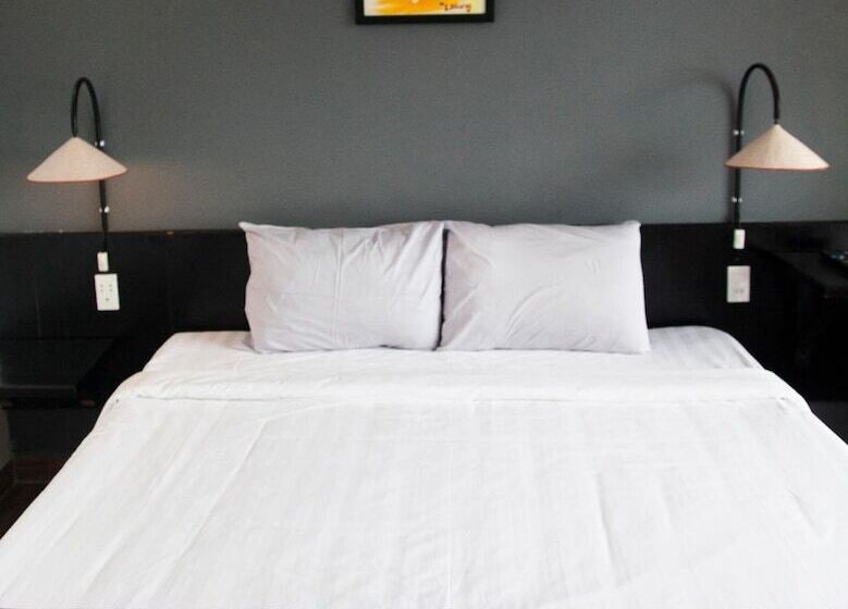 هتل The Hill Resort