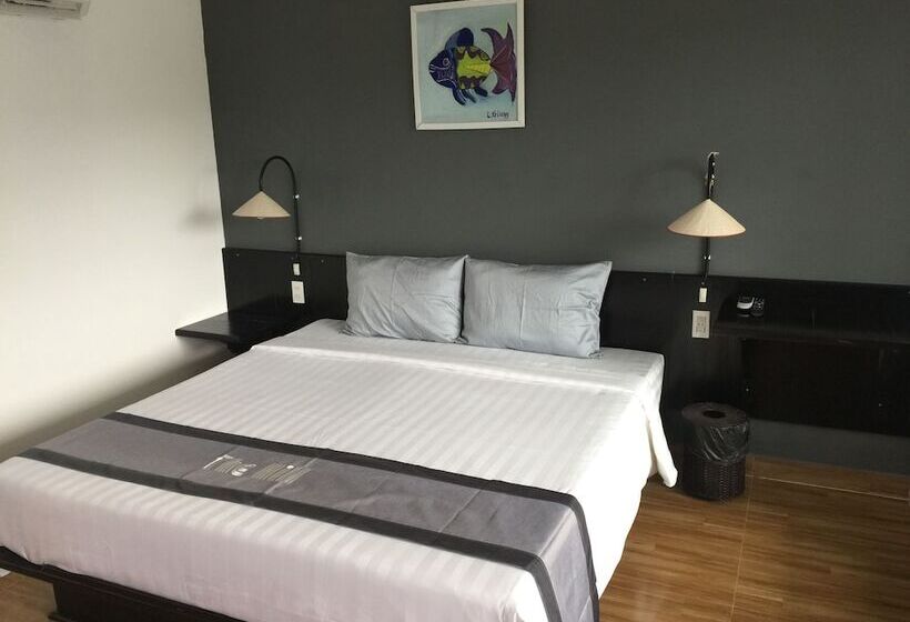 هتل The Hill Resort