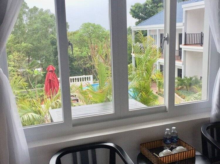 هتل The Hill Resort