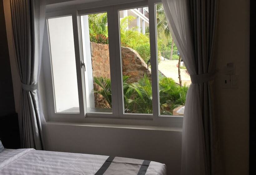 هتل The Hill Resort