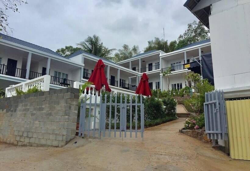 هتل The Hill Resort