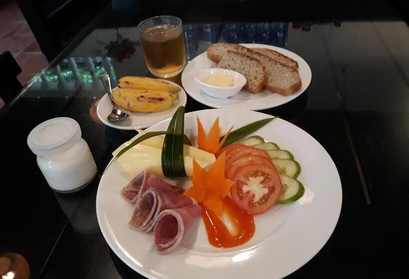 هتل The Hill Resort