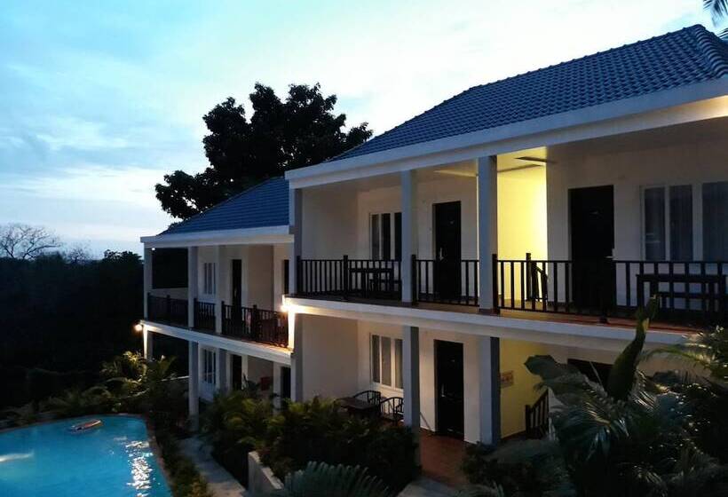 هتل The Hill Resort