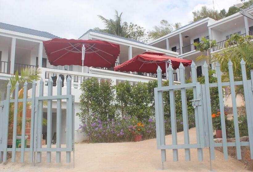 هتل The Hill Resort