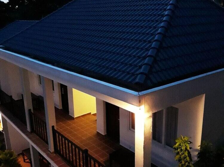 هتل The Hill Resort