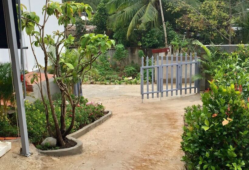 هتل The Hill Resort