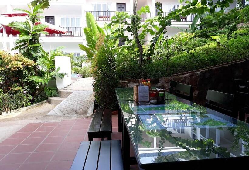 هتل The Hill Resort