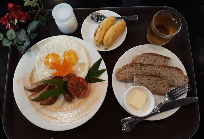 هتل The Hill Resort