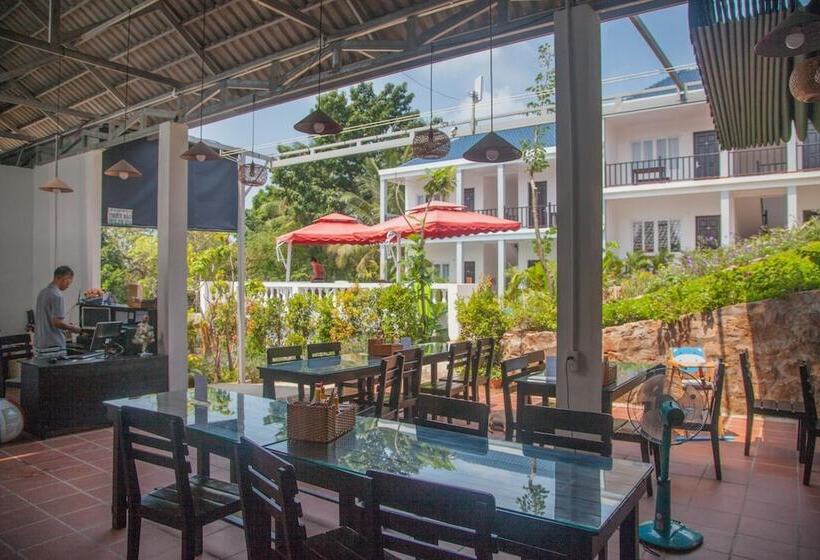 هتل The Hill Resort