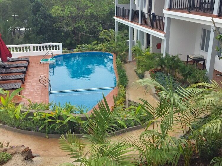 هتل The Hill Resort