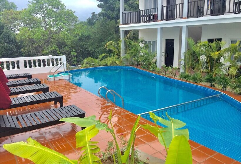 هتل The Hill Resort