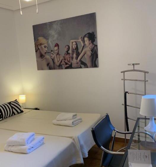 Отель Y Restaurante Puerta De Aranda