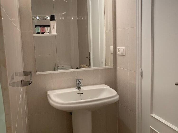 Отель Y Restaurante Puerta De Aranda