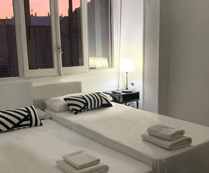 Отель Y Restaurante Puerta De Aranda