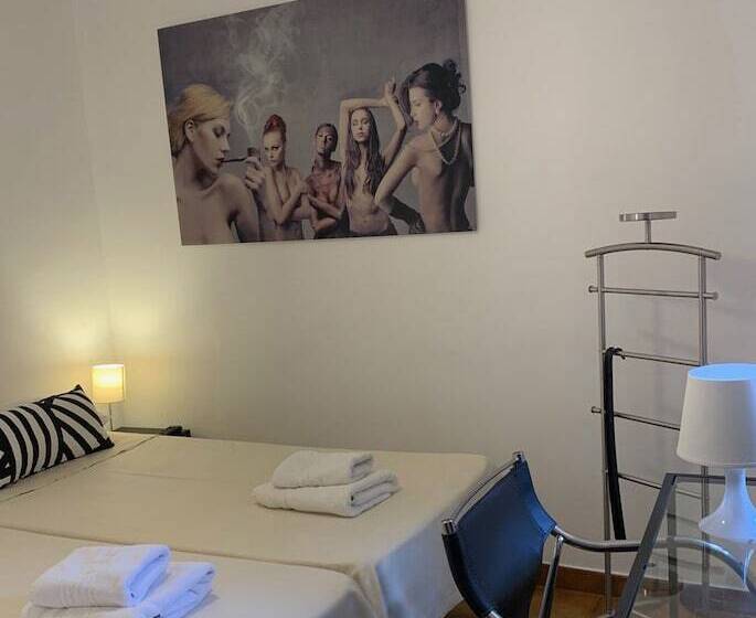 Отель Y Restaurante Puerta De Aranda