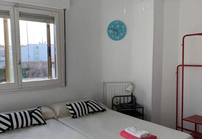 Отель Y Restaurante Puerta De Aranda