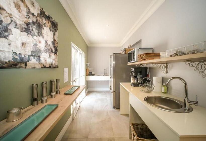 Пансион 182 Old Transkei Road