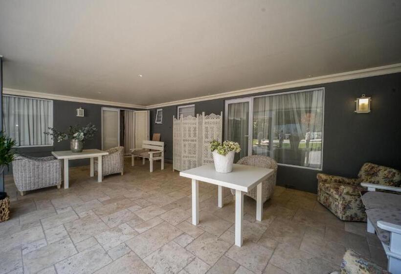 Пансион 182 Old Transkei Road