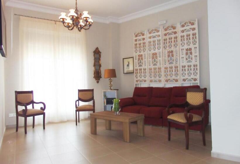 פנסיון Hostal Montemayor