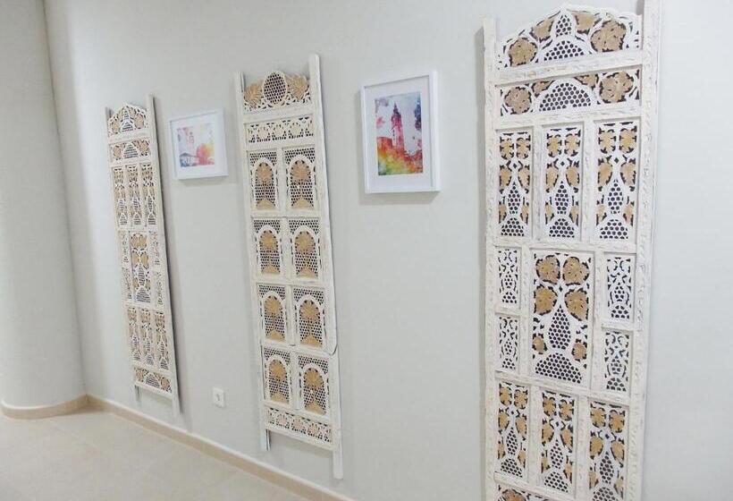 פנסיון Hostal Montemayor