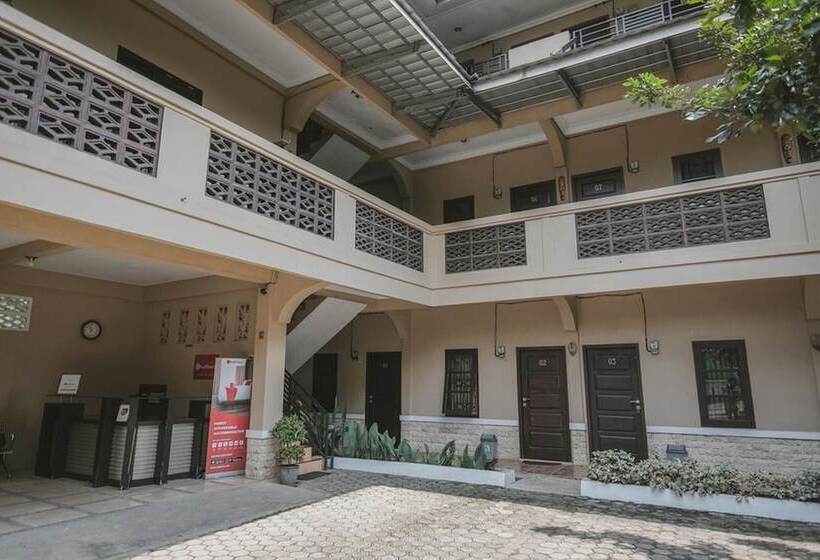 펜션 Reddoorz Syariah Near Jamtos Jambi 2