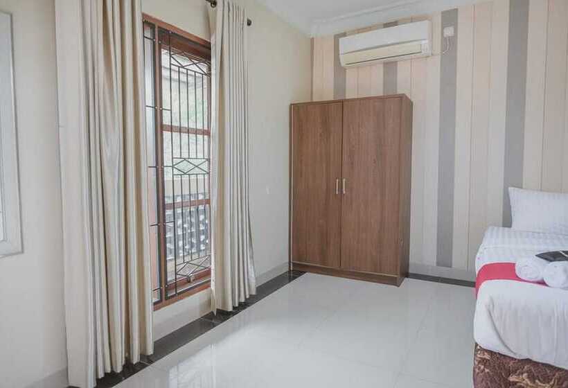 펜션 Reddoorz Syariah Near Jamtos Jambi 2