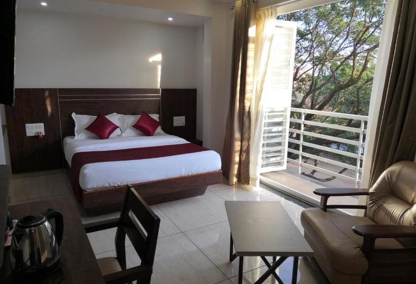 D  Manor Service Apartment