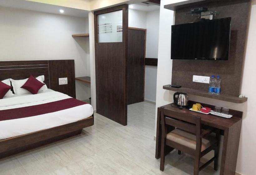 D  Manor Service Apartment