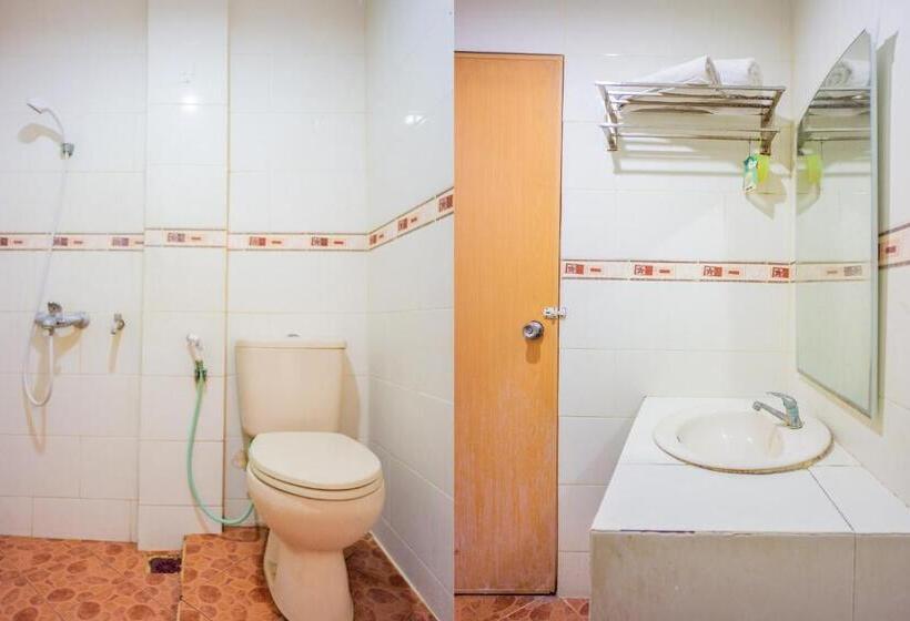 ホテル Oyo 1636 Wisma Kuta Karang