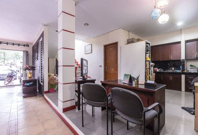 호텔 Oyo 1672 Wisma Barkah