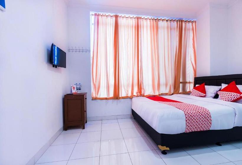 Отель Oyo 925 Grand Wijaya Bintaro