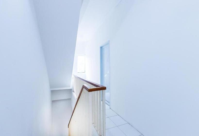 Отель Oyo 925 Grand Wijaya Bintaro