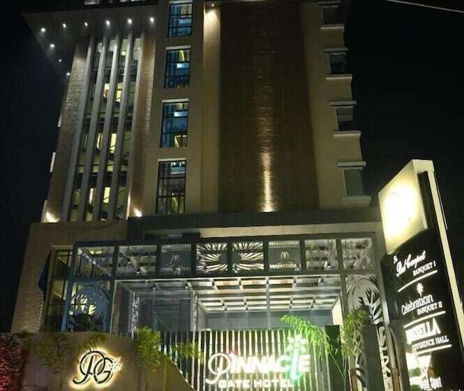 فندق The Pinnacle Inn Sarnath