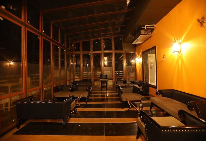 فندق The Pinnacle Inn Sarnath