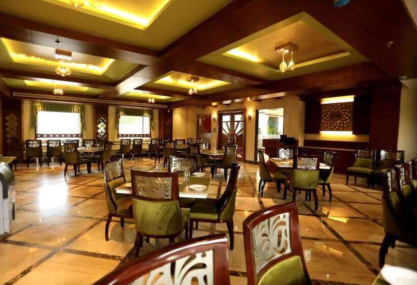 فندق The Pinnacle Inn Sarnath