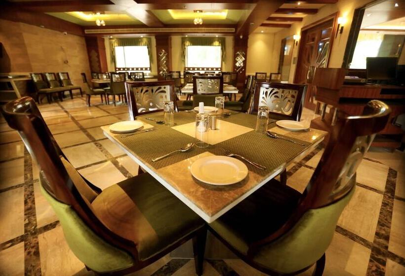 فندق The Pinnacle Inn Sarnath