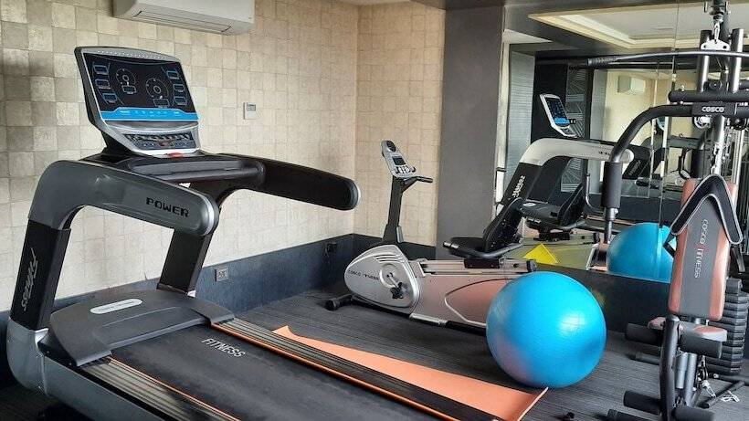 فندق The Pinnacle Inn Sarnath