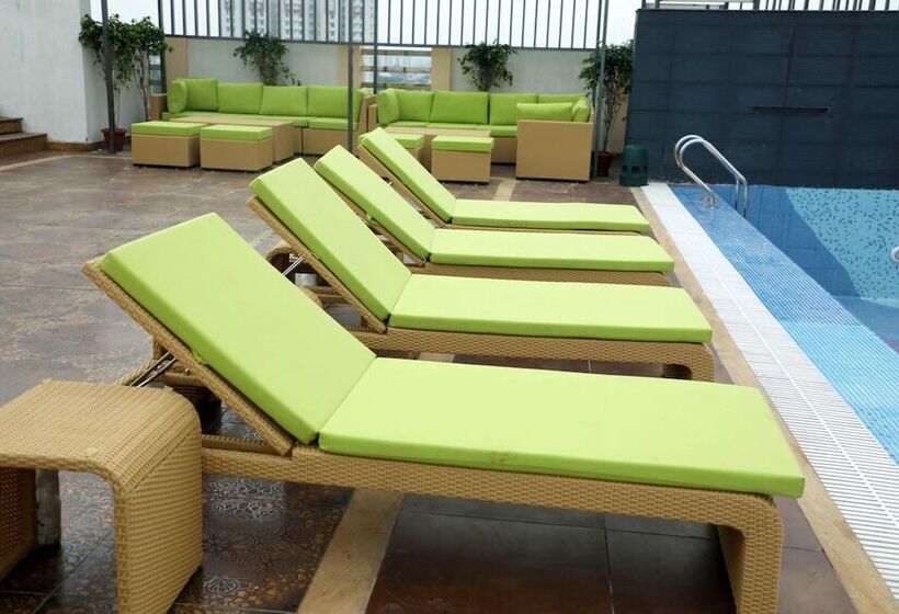 فندق The Pinnacle Inn Sarnath