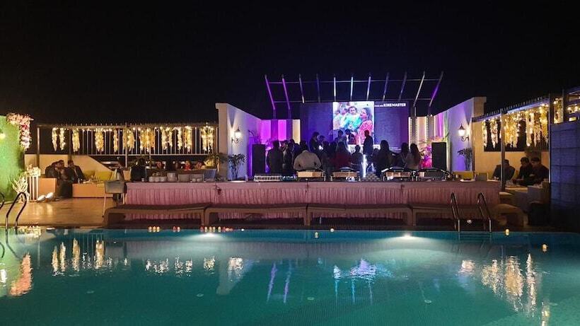 فندق The Pinnacle Inn Sarnath