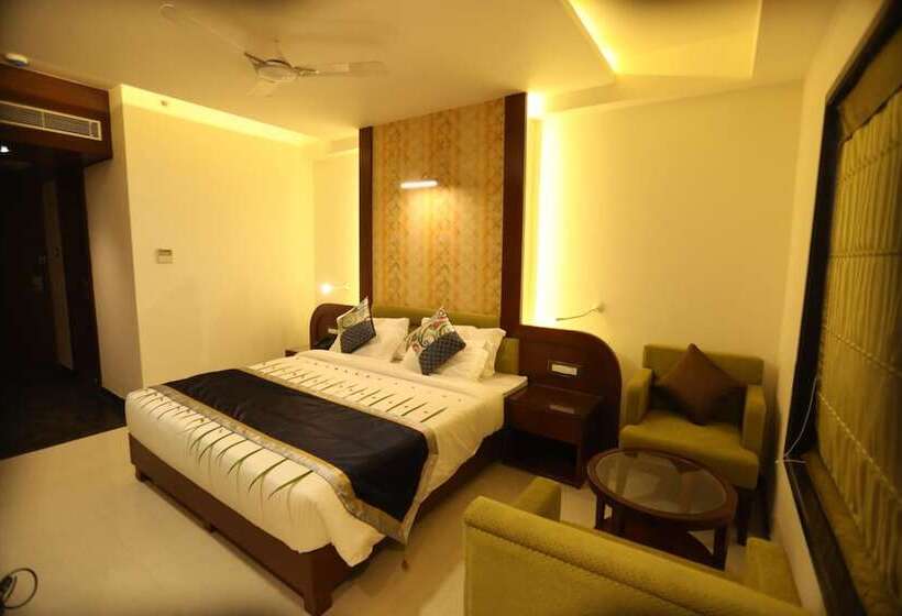 فندق The Pinnacle Inn Sarnath