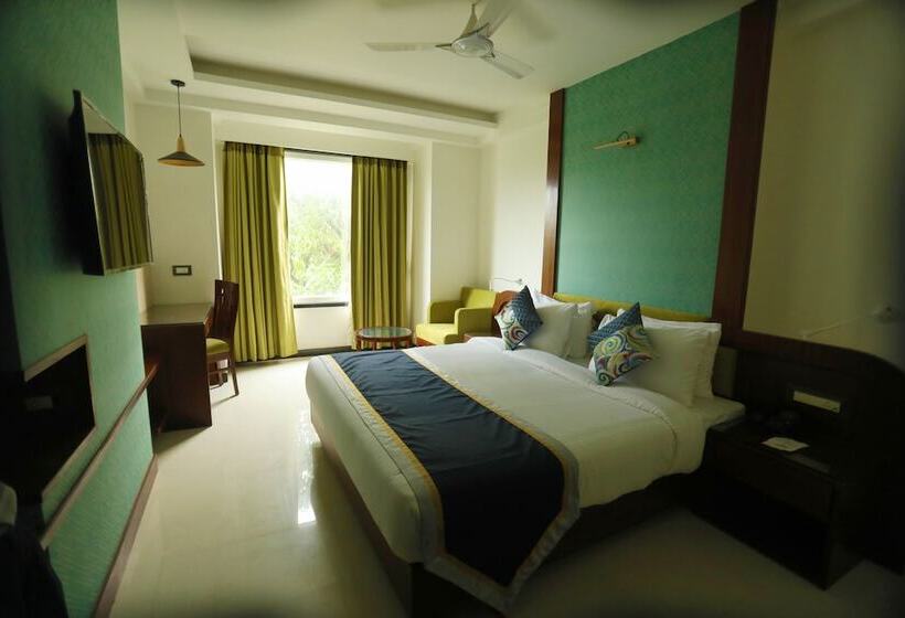 فندق The Pinnacle Inn Sarnath