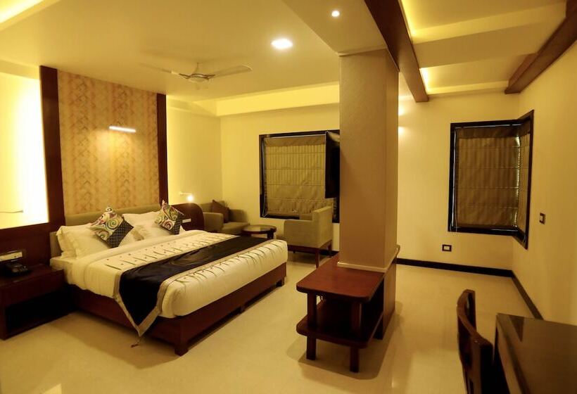 فندق The Pinnacle Inn Sarnath